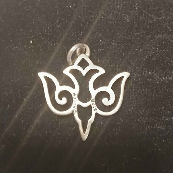 Jewelry - Retired James Avery Pendant